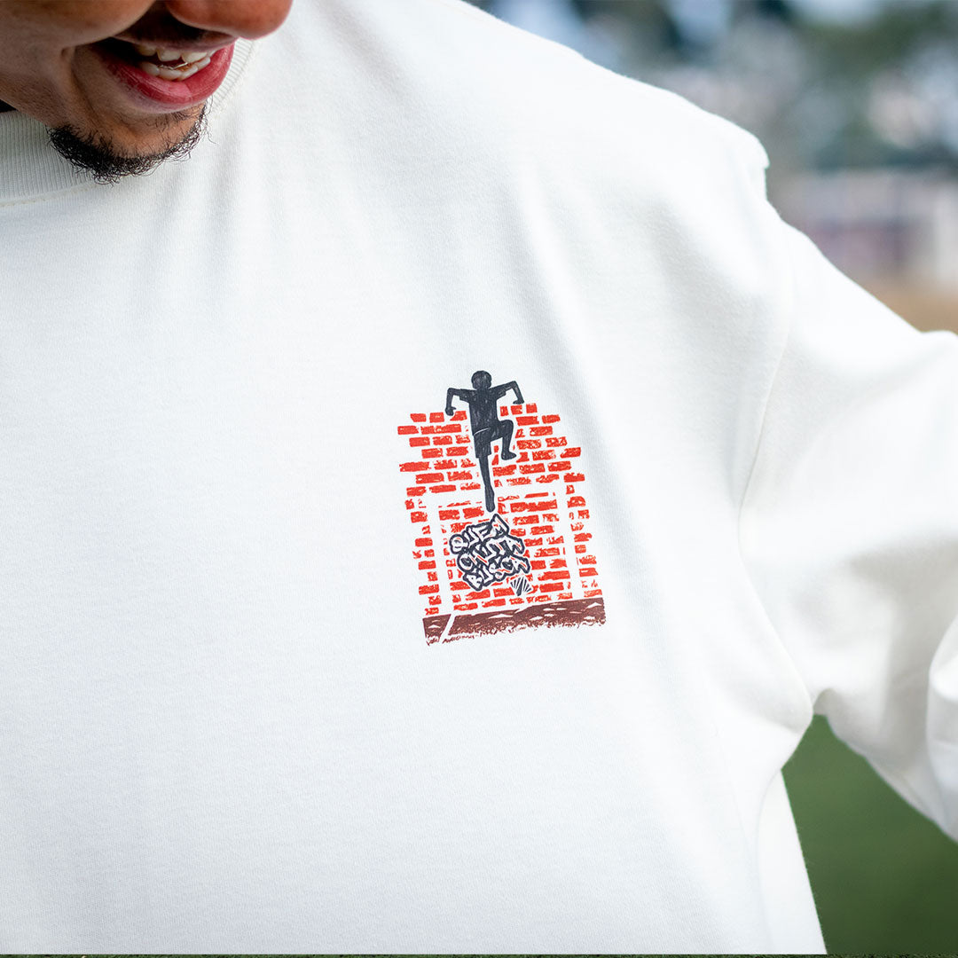 Camiseta Over - Quem chuta busca - Off-white Colorida
