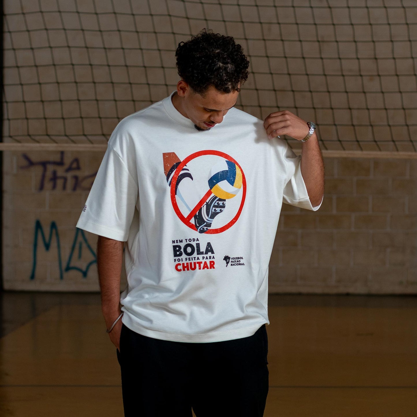 Camiseta Over - Paixão Nacional - Off-white