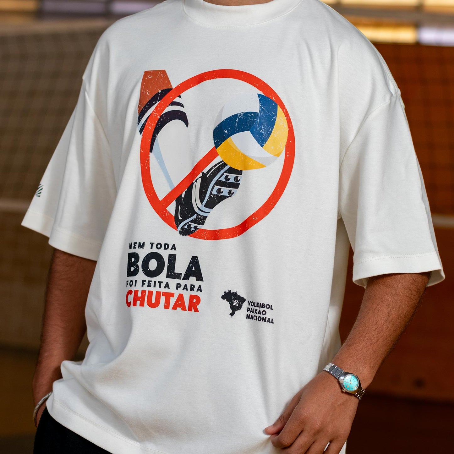 Camiseta Over - Paixão Nacional - Off-white