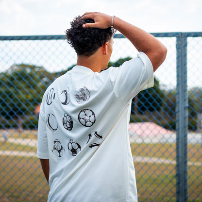 Camiseta Over - Quem chuta busca - Off-white Monocromática