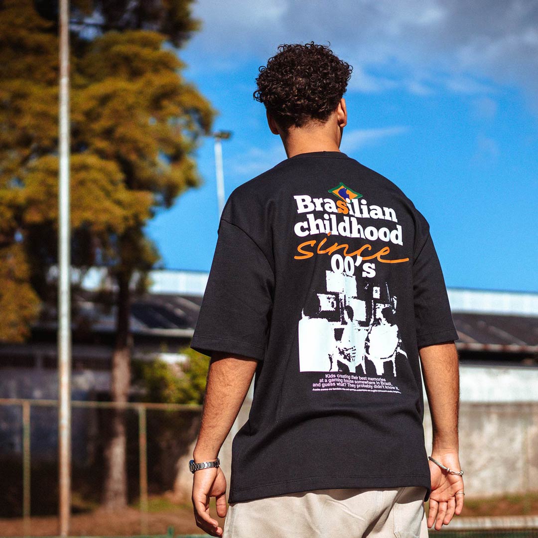 Camiseta Over - Brasilian Childhood - Preta