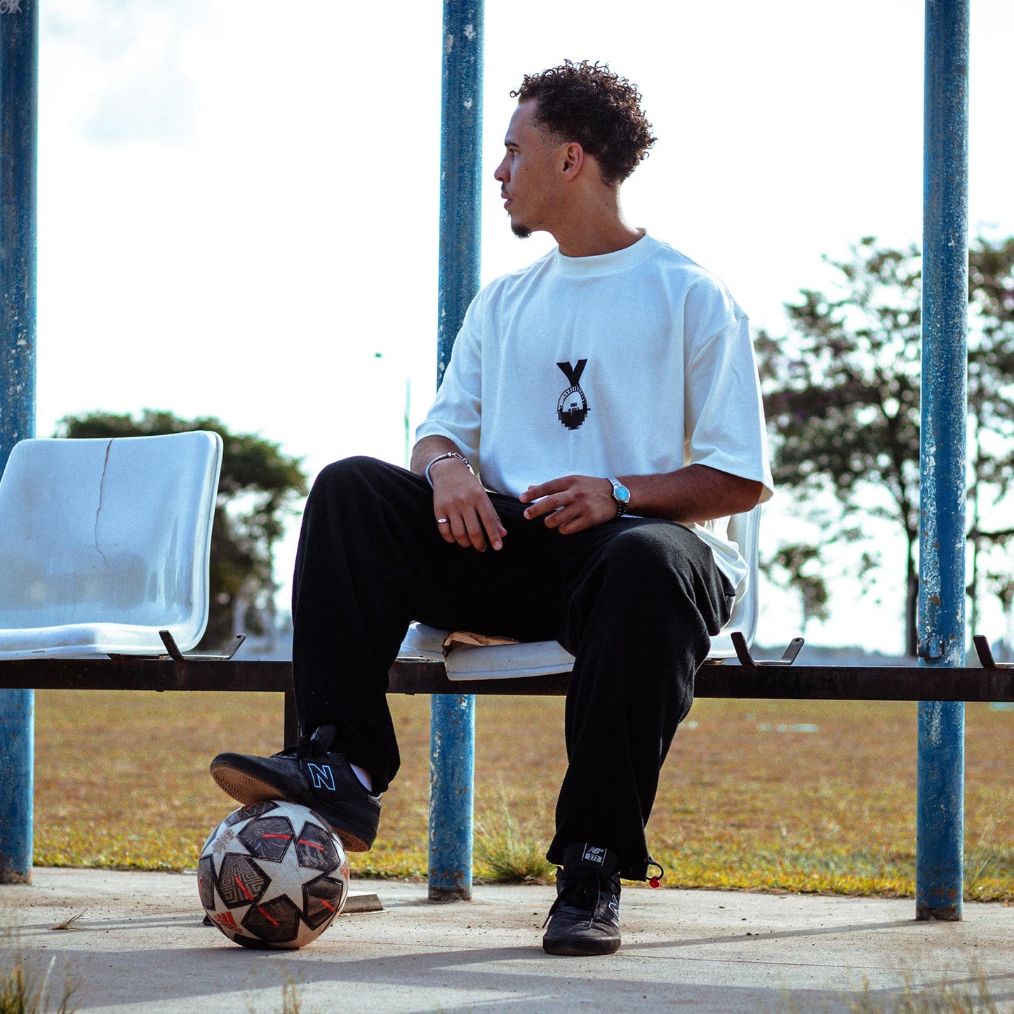 Camiseta Over - Loading Memories - Off-white - Apenas Frente