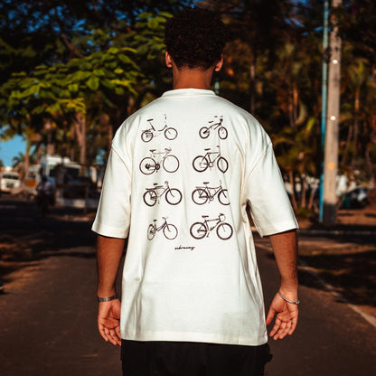 Camiseta Over - Quem aprende nunca esquece - Off-white