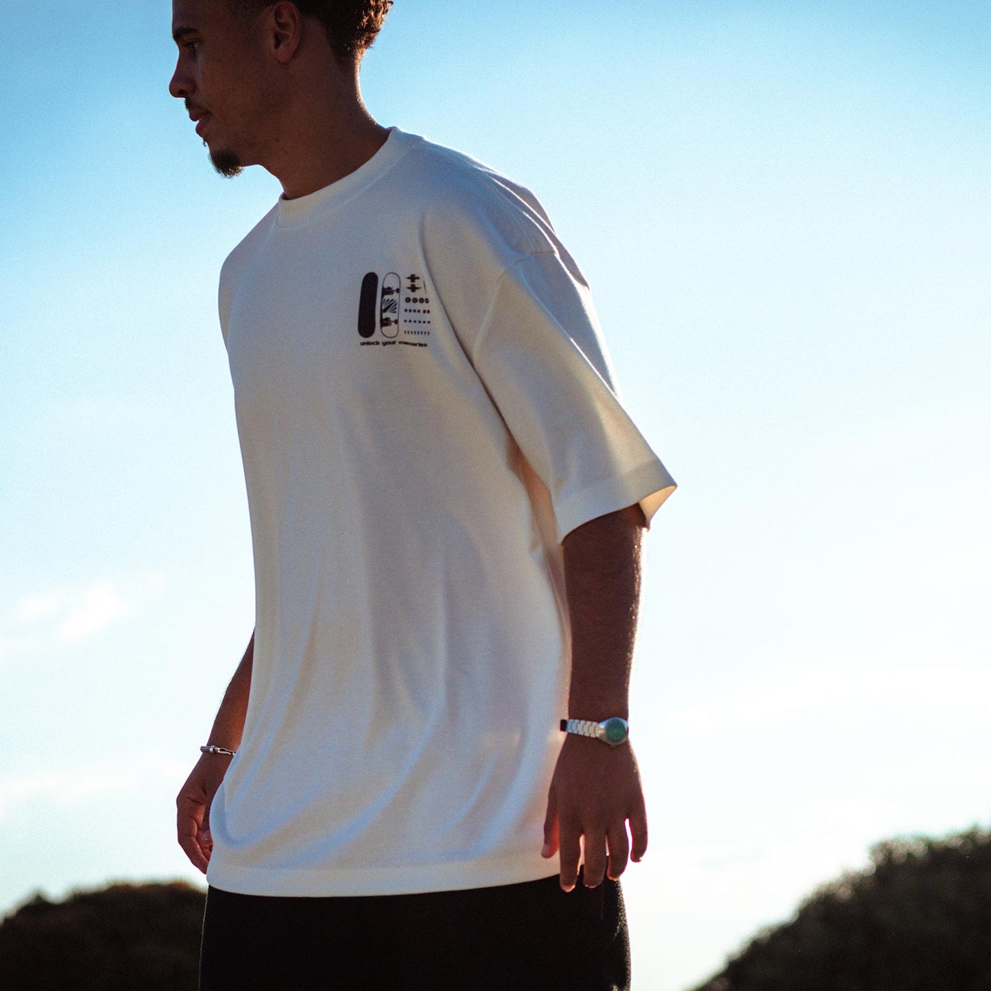 Camiseta Over - Little Tricks - Off-white - Apenas Frente