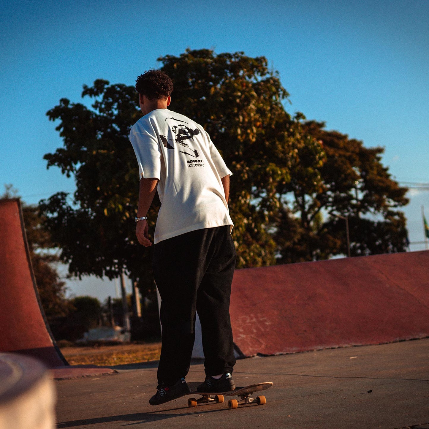 Camiseta Over - Little Tricks - Off-white