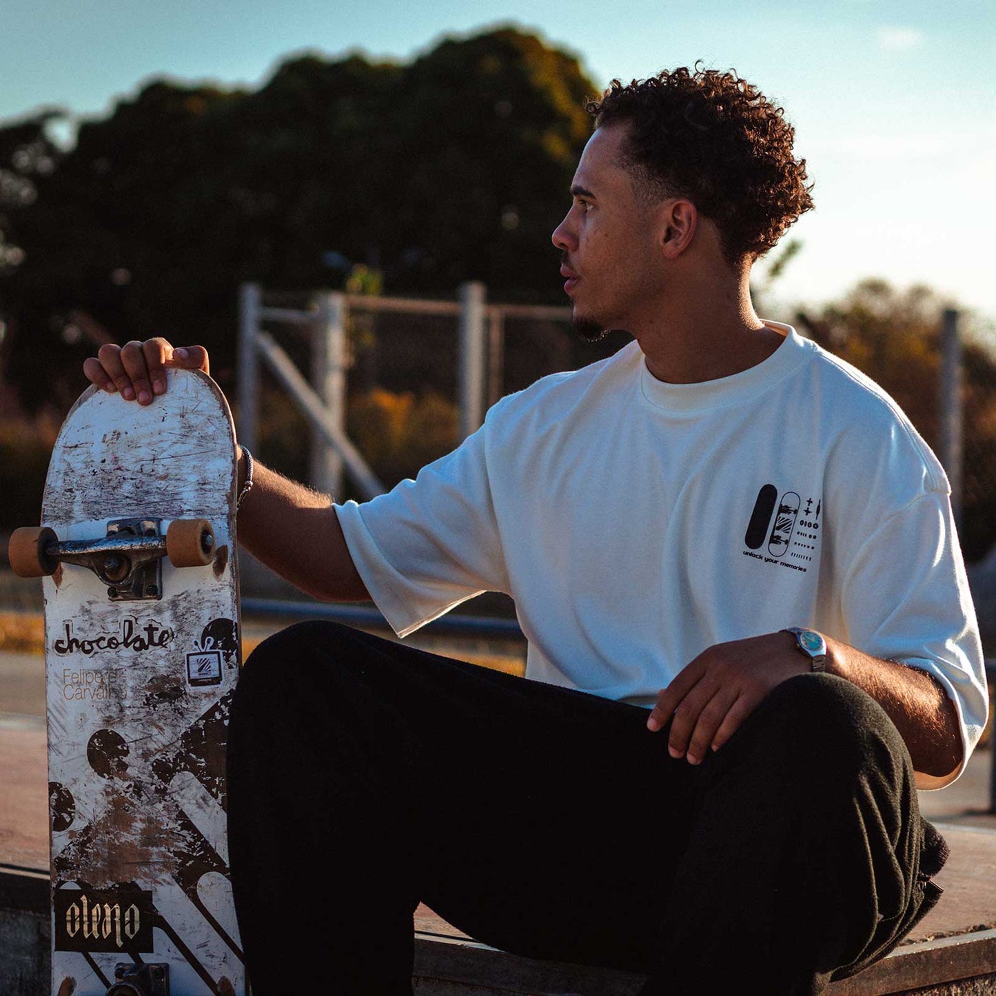Camiseta Over - Little Tricks - Off-white - Apenas Frente