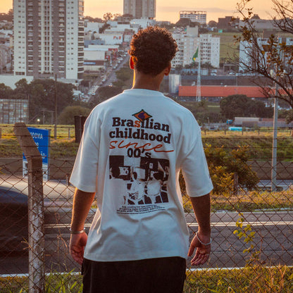 Camiseta Over - Brasilian Childhood - Off-white