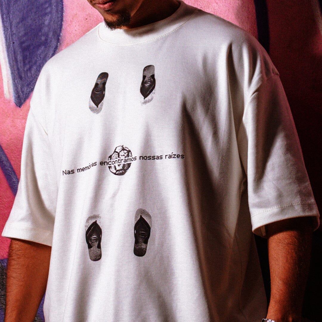 Camiseta Over - Futebol Moleque - Off-white