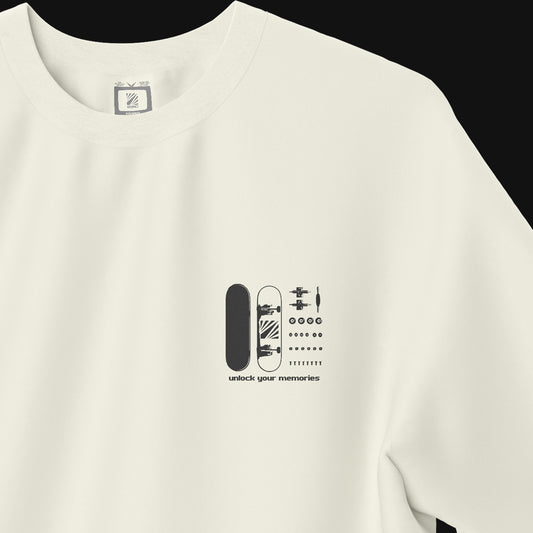 Camiseta Over - Little Tricks - Off-white - Apenas Frente