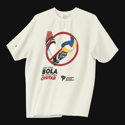 Camiseta Over - Paixão Nacional - Off-white
