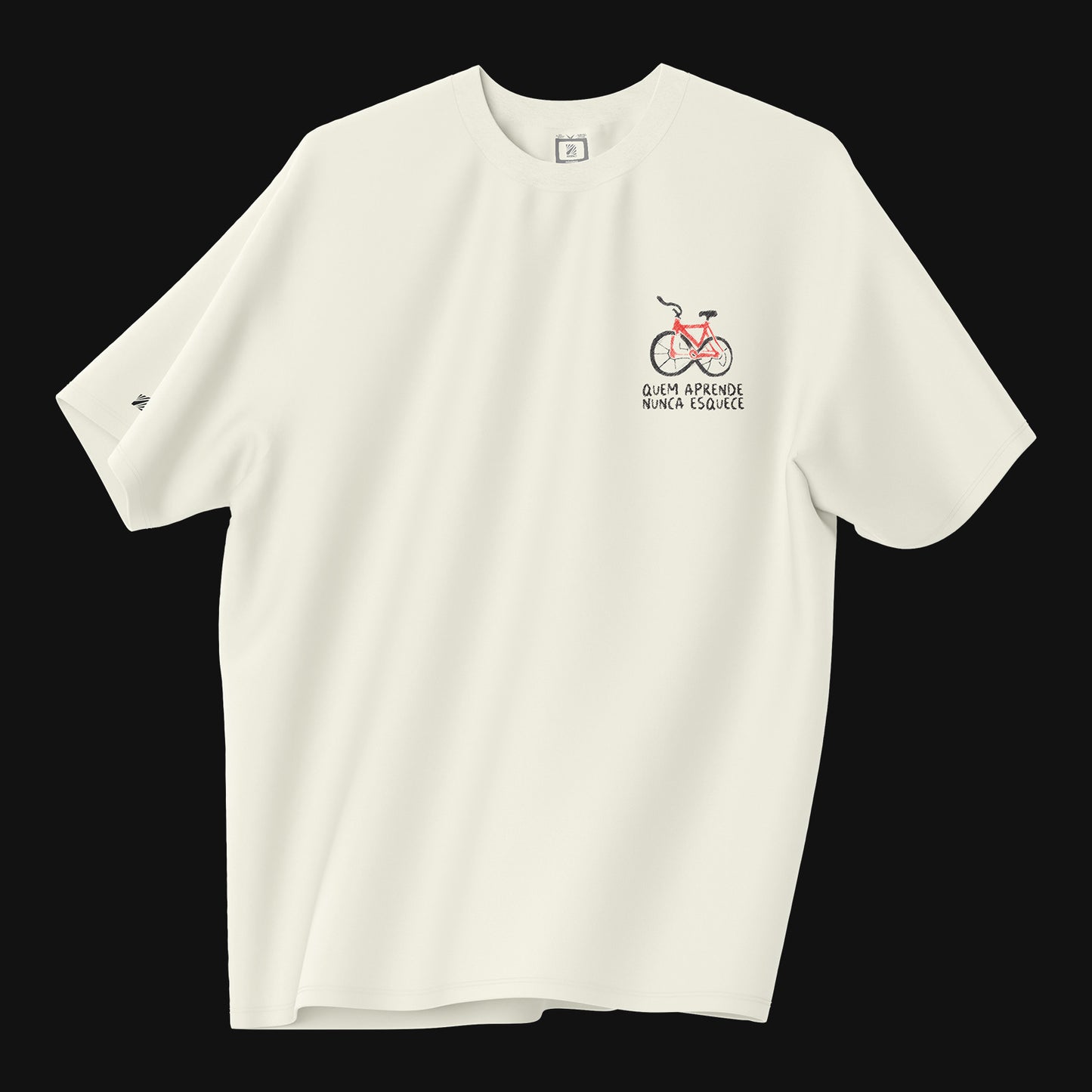 Camiseta Over - Quem aprende nunca esquece - Off-white - Apenas Frente