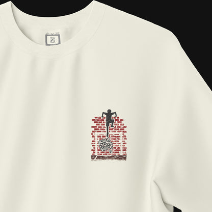 Camiseta Over - Quem chuta busca - Off-white Colorida